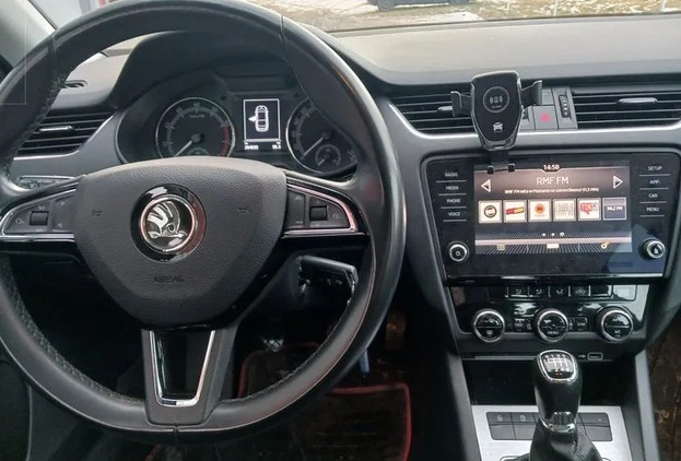 Skoda Octavia cena 40000 przebieg: 285228, rok produkcji 2019 z Poznań małe 37